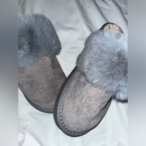 Cozy Gray Fur-Lined Women's Slippers size 7.5